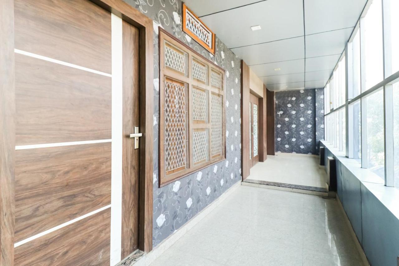 Oyo 6908 Hotel Royal City Āzamgarh Eksteriør billede
